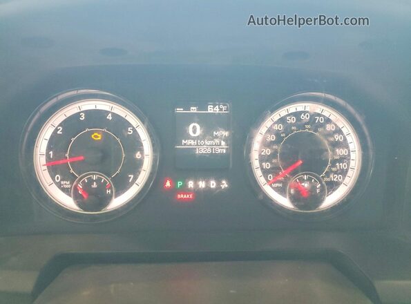 3C6RR7KT1NG173663 2022 RAM 1500 White ხელსაწყოთა პანელის ხედი