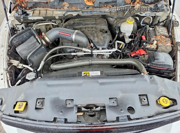 3C6RR7KT2KG679725 2019 RAM 1500 White Սալոնի հետևի տեսք