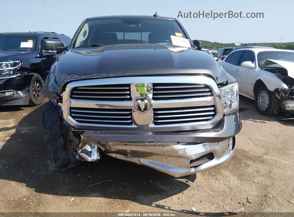 3C6RR7LT1HG633200 2017 RAM 1500 Серый Вид задней части салона