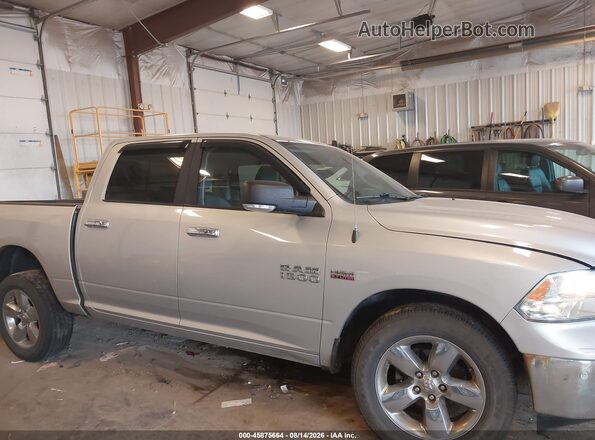 3C6RR7LT3GG194872 2016 RAM 1500 Silver Widok wnętrza z tyłu