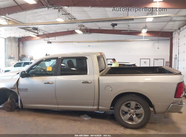 3C6RR7LT3GG194872 2016 RAM 1500 Silver Widok wnętrza 360 stopni