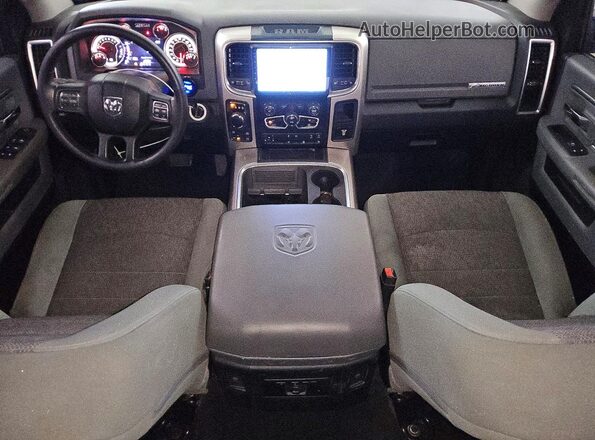 3C6RR7LT9GG265928 2016 RAM 1500 Черный Вид панели приборов