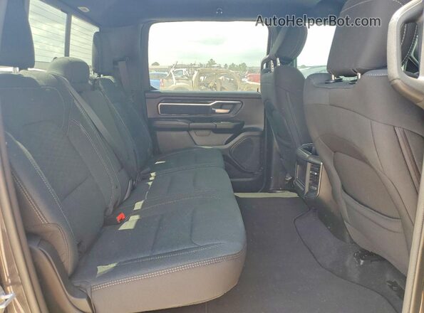 3C6RRFFG5S4152786 2025 RAM 1500 Gray Vista de los asientos traseros