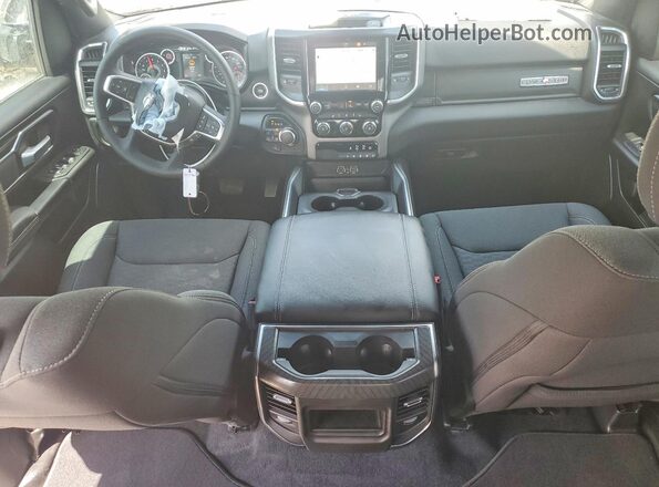 3C6RRFFG5S4152786 2025 RAM 1500 Gray Vista del salpicadero