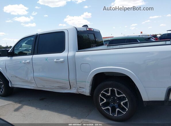 3C6SRFJP2T4168177 2026 RAM 1500 White უკანა სალონის ხედი
