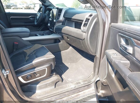 3C6SRFJP2T4175209 2026 RAM 1500 Gray წინა სალონის ხედი