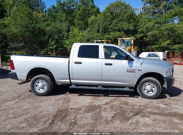 3C6TR4CT5HG737662 2017 RAM 2500 Серебряный Вид задней части салона