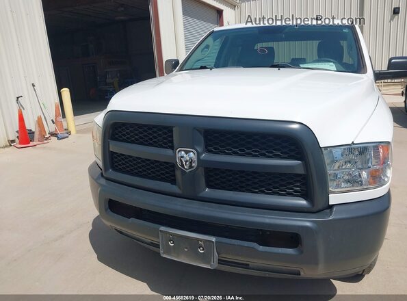 3C6TR4HT4JG356013 2018 RAM 2500 Белый Вид задней части салона