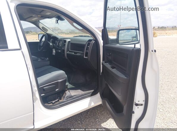3C6TR4HT4JG361678 2018 RAM 2500 White Front interior view