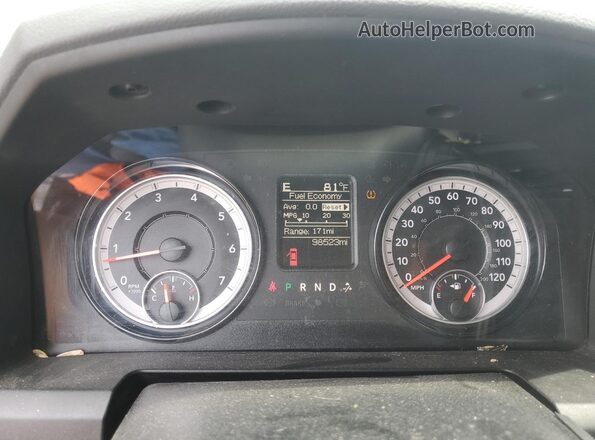 3C6TR5CJ7JG339850 2018 RAM 2500 White Սարքավորումների վահանակի տեսք