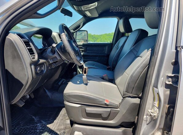 3C6TR5CJ8RG252423 2024 RAM 2500 Silver Front interior view