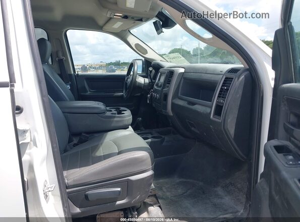 3C6TR5CT1GG284435 2016 RAM 2500 White Front interior view