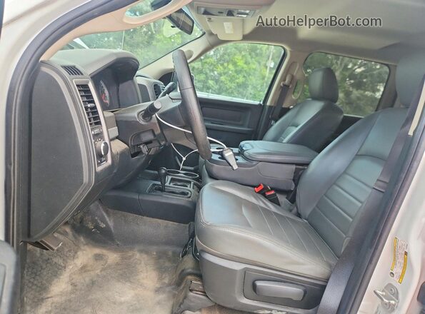 3C6TR5CTXGG329954 2016 RAM 2500 White Widok wnętrza z przodu