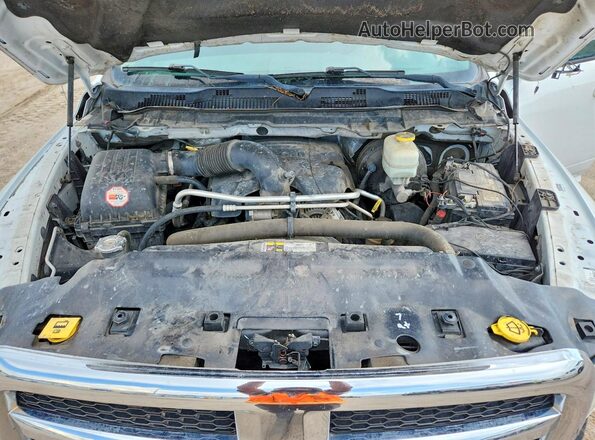 3C6TR5DT2JG215937 2018 RAM 2500 White Rear interior view