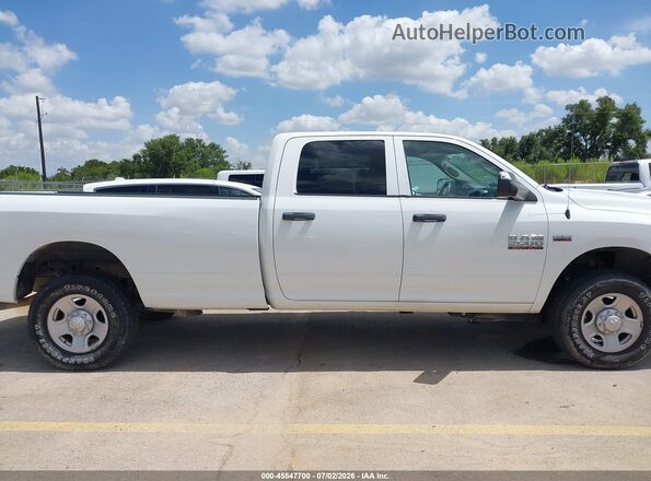 3C6TR5HT1JG300715 2018 RAM 2500 White Vista interior trasera