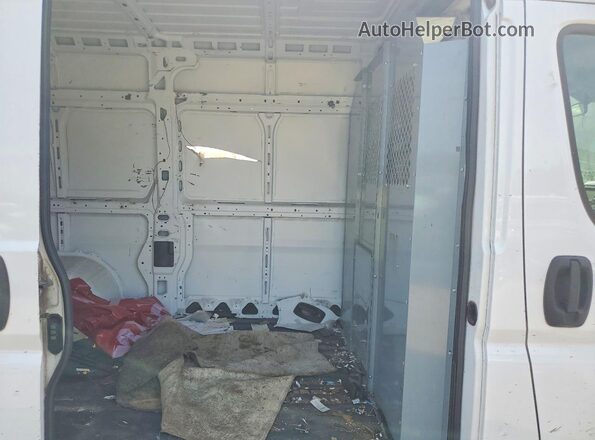 3C6TRVCG0HE523537 2017 RAM PROMASTER White Vista interior trasera