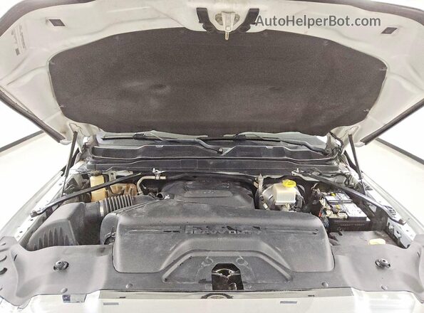 3C6UR5CJ2KG512700 2019 RAM 2500 White უკანა სალონის ხედი