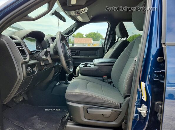 3C6UR5CJ3RG367872 2024 RAM 2500 Blue Widok wnętrza z przodu