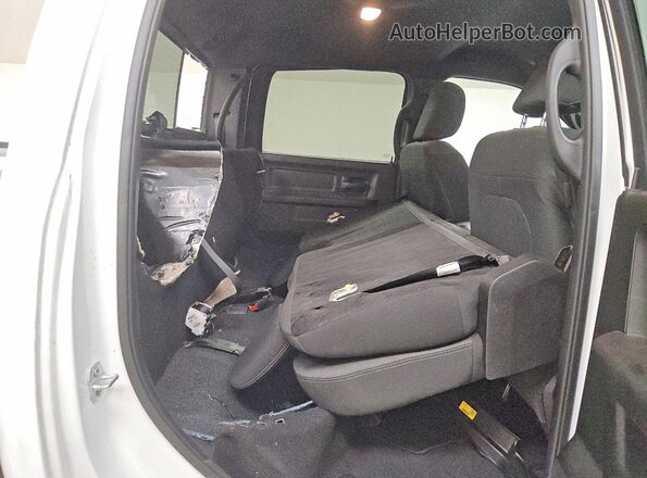 3C6UR5CJ4RG356864 2024 RAM 2500 White Rear seats view