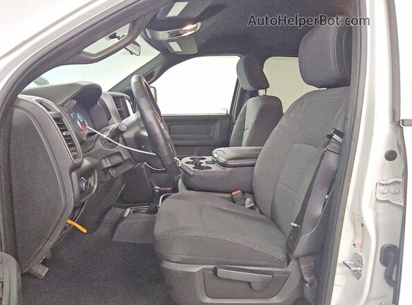 3C6UR5CJ4RG356864 2024 RAM 2500 White Front interior view