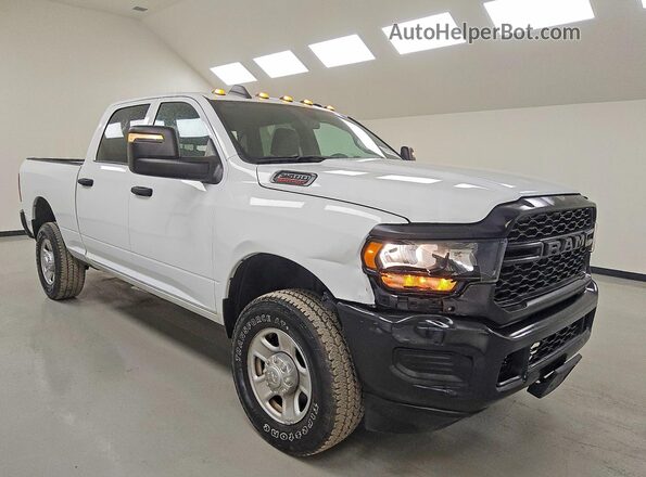 3C6UR5CJ4RG356864 2024 RAM 2500 White Front right