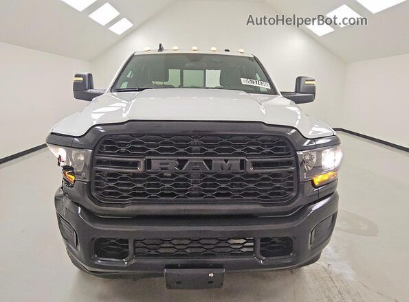 3C6UR5CJ4RG356864 2024 RAM 2500 White Front view