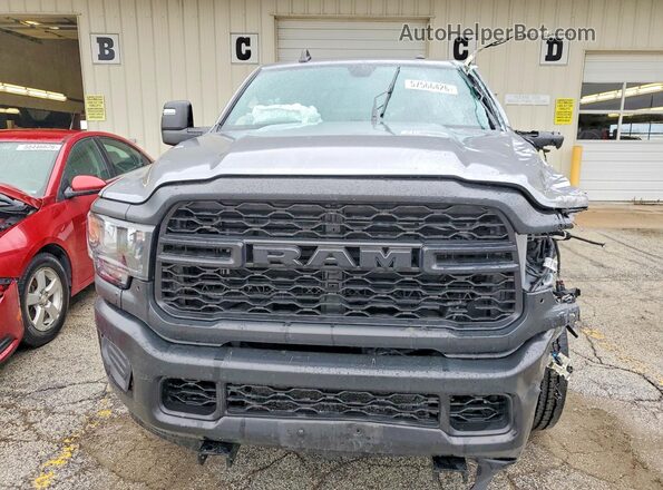 3C6UR5CJ5RG355688 2024 RAM 2500 Silver Widok z przodu
