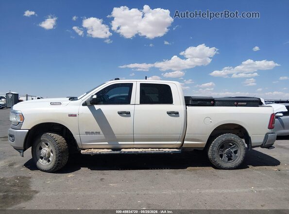 3C6UR5CJ8NG271973 2022 RAM 2500 White Widok wnętrza z tyłu