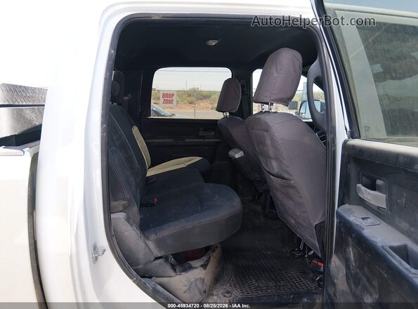 3C6UR5CJ8NG271973 2022 RAM 2500 White Widok naklejki z numerem VIN