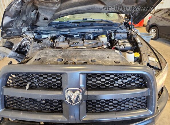 3C6UR5CL2HG644852 2017 RAM 2500 Gray Rear interior view
