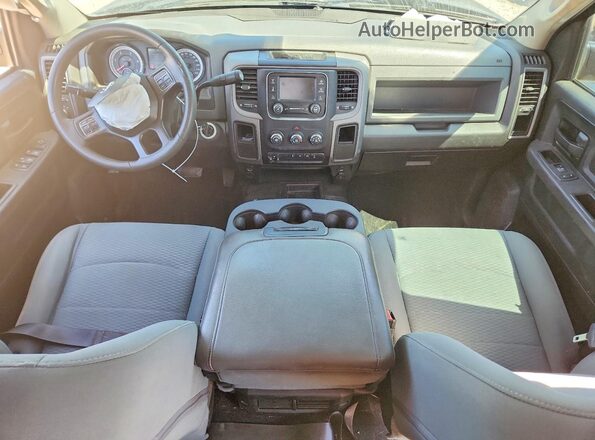 3C6UR5CL4JG417233 2018 RAM 2500 Gray Dashboard view