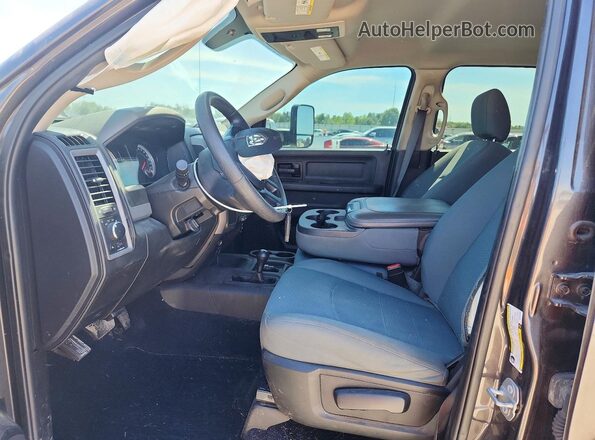 3C6UR5CL4JG417233 2018 RAM 2500 Gray Front interior view