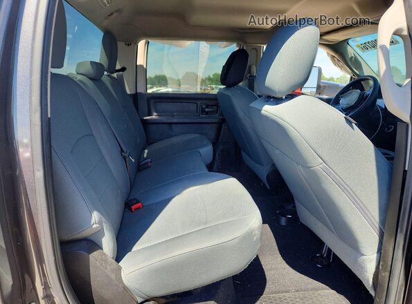 3C6UR5CL4JG417233 2018 RAM 2500 Gray Rear seats view