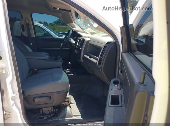 3C6UR5CL6HG683511 2017 RAM 2500 White Front interior view