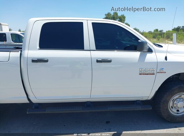 3C6UR5CL6HG683511 2017 RAM 2500 White Rear interior view