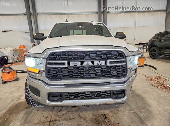 3C6UR5CL6NG209019 2022 RAM 2500 White Widok z przodu