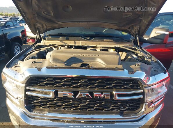3C6UR5CL6RG218096 2024 RAM 2500 Gray Вид ззаду