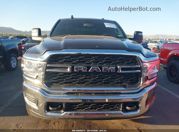3C6UR5CL6RG218096 2024 RAM 2500 Gray Вид задньої частини салону