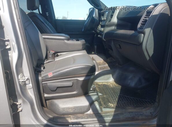 3C6UR5CL7RG279019 2024 RAM 2500 Серый Вид салона спереди