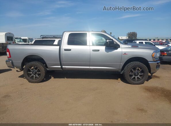 3C6UR5CL7RG279019 2024 RAM 2500 Серый Вид задней части салона