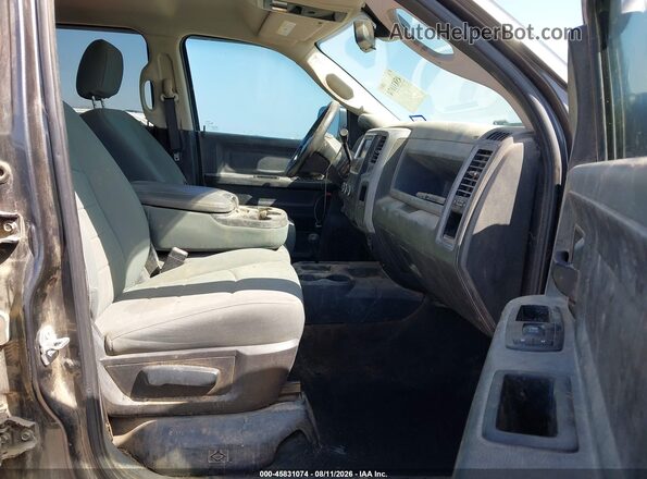 3C6UR5CL8GG248729 2016 RAM 2500 Gray Front interior view