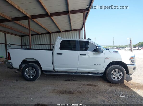 3C6UR5DL0TG259328 2026 RAM 2500 White Widok wnętrza z tyłu