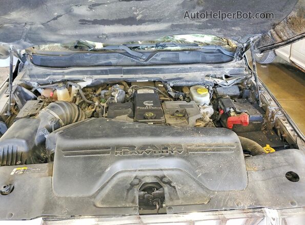 3C6UR5DL1LG116565 2020 RAM 2500 Silver Rear interior view