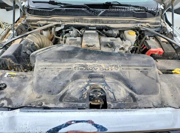 3C6UR5DL2RG227439 2024 RAM 2500 White Вид задньої частини салону