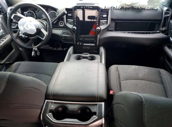 3C6UR5DL6RG281875 2024 RAM 2500 Gray Widok deski rozdzielczej