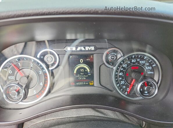 3C6UR5DL9RG159270 2024 RAM 2500 White Widok zestawu wskaźników