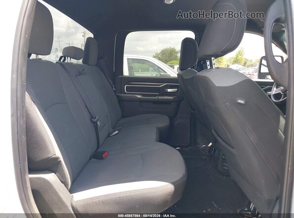 3C6UR5DL9RG340482 2024 RAM 2500 White Widok naklejki z numerem VIN