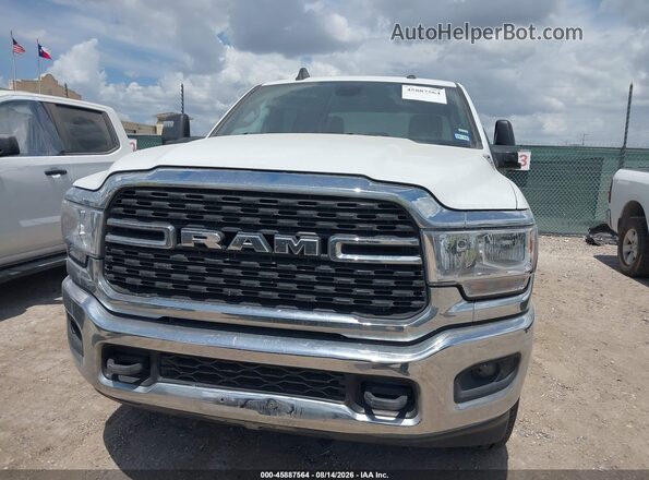 3C6UR5DL9RG340482 2024 RAM 2500 White Widok zestawu wskaźników