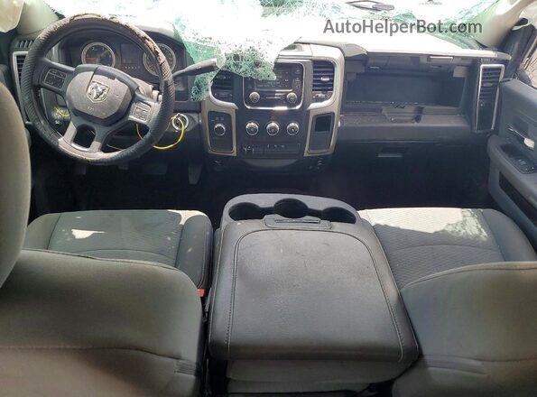 3C6UR5DLXHG652468 2017 RAM 2500 Белый Вид панели приборов