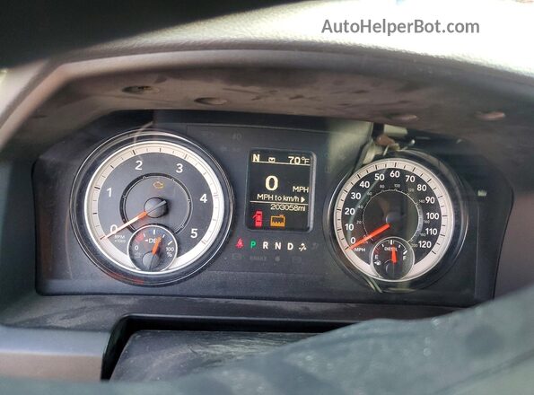 3C6UR5DLXJG306801 2018 RAM 2500 Красный Вид щитка приборов